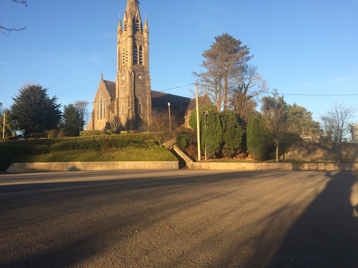 🕓Clones 1960s Vs Today🕗#visitClones #OldClonesPhoto #MoretoMonaghan

At one point there was this building: I'm not sure what it was. Anyone have any idea? Anyway, its a car park now.
Photo(right): <a href="/HistorianHP/">Hugh-Patrick Tunney</a>