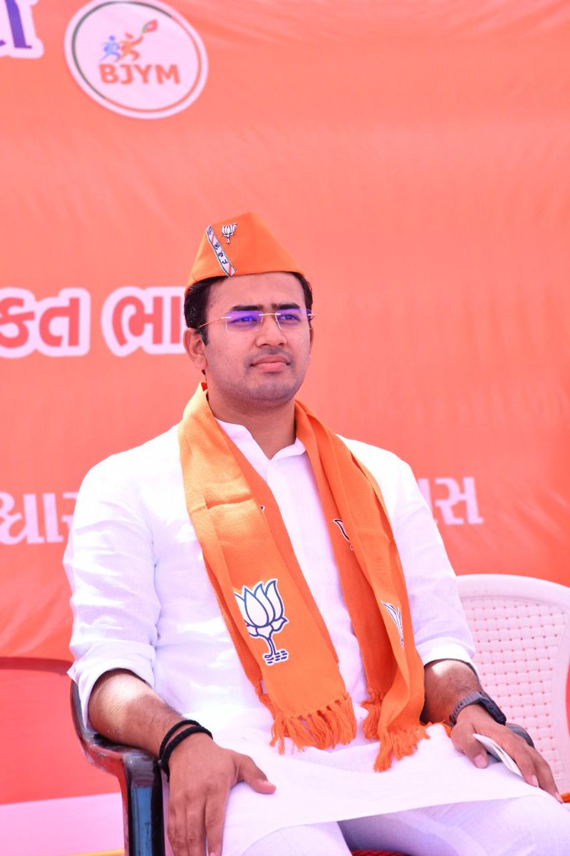 Tejasvi_Surya's tweet photo. Despite the scorching 42° heat, the massive participation in Ahmedabad today is an indication of the relentless commitment of @BJYM karyakartas to bring back the BJP government in Gujarat, under the leadership of Shri @narendramodi Ji.

What an exceptional start to a great yatra! https://t.co/FqQKQW0l2y