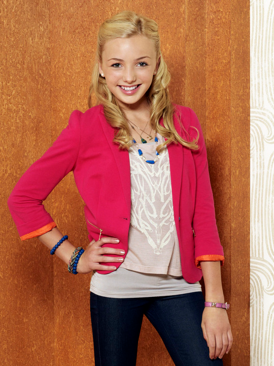Disney_Wiki's tweet image. Happy Birthday, Peyton List
For Disney, she portrayed Emma Ross on the Disney Channel comedy series #Jessie and its spin-off, #BUNKD. She also portrayed Young Becky in the 2010 fantasy adventure film, #TheSorcerersApprentice, Sherri in #IDidntDoIt, and Ellie in #TheSwap.