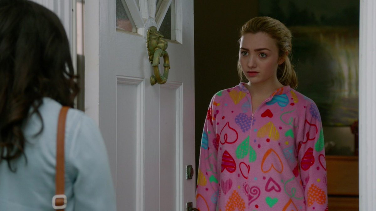 Disney_Wiki's tweet image. Happy Birthday, Peyton List
For Disney, she portrayed Emma Ross on the Disney Channel comedy series #Jessie and its spin-off, #BUNKD. She also portrayed Young Becky in the 2010 fantasy adventure film, #TheSorcerersApprentice, Sherri in #IDidntDoIt, and Ellie in #TheSwap.