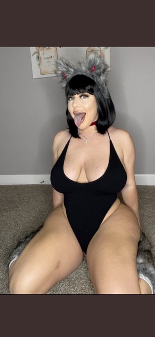 Thick thighs and blue eyes https://t.co/Gsb3UfKhbt