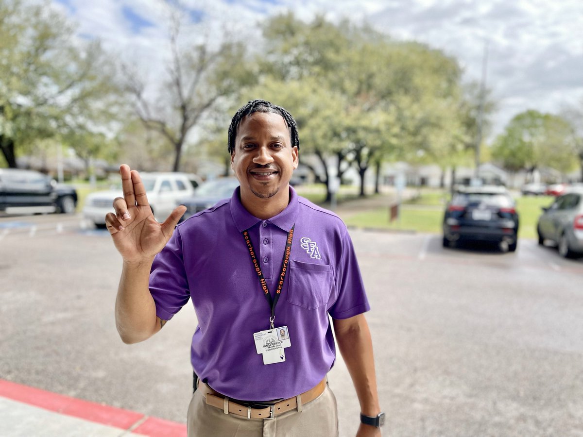 scarboroughHTX's tweet photo. 🙌🏾On #Wednesday we rep a #college or #university!!
🙌🏾El #Miércoles representamos un #colegio o #universidad!!
@IAMKING06 representing @SFASU!
@HISD2College
@HISDHighSchools
#highereducation #successmindset #futurethinking #futureplanning #degreechasing🎓 https://t.co/G8old22JVh
