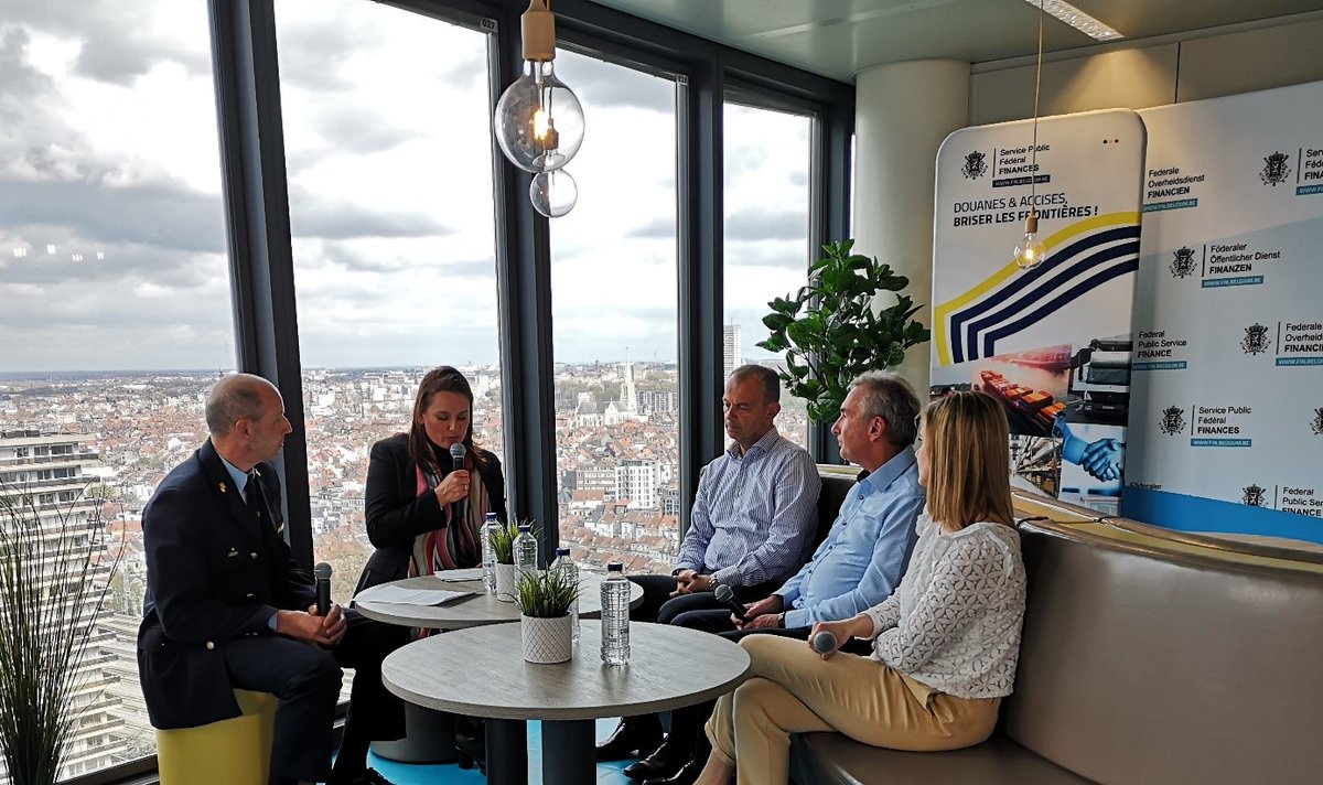 FODFinancien's tweet photo. Met honderden viewers was de live AEO-webinar Customs Competence Center "3C" van 31/03 opnieuw een succes in de reeks AEO-events van de douane!
#douaneBE #AEO #import #export https://t.co/UfuPRkJjCQ