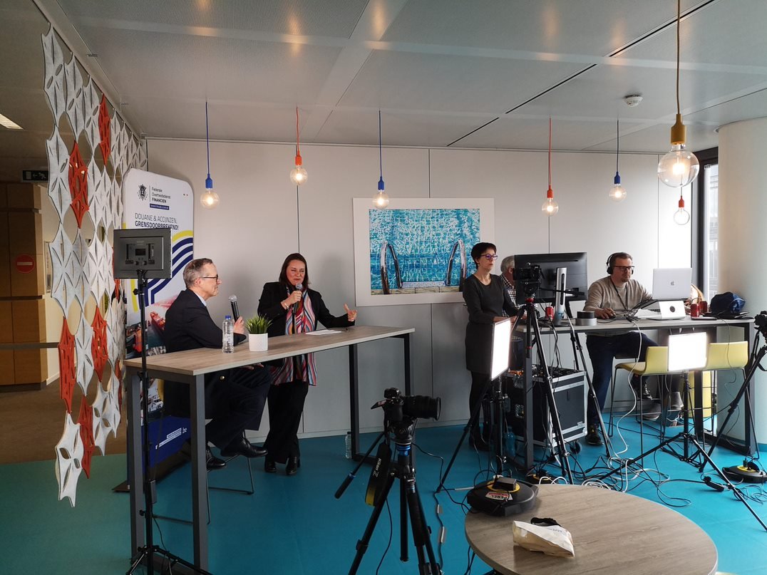 FODFinancien's tweet photo. Met honderden viewers was de live AEO-webinar Customs Competence Center "3C" van 31/03 opnieuw een succes in de reeks AEO-events van de douane!
#douaneBE #AEO #import #export https://t.co/UfuPRkJjCQ