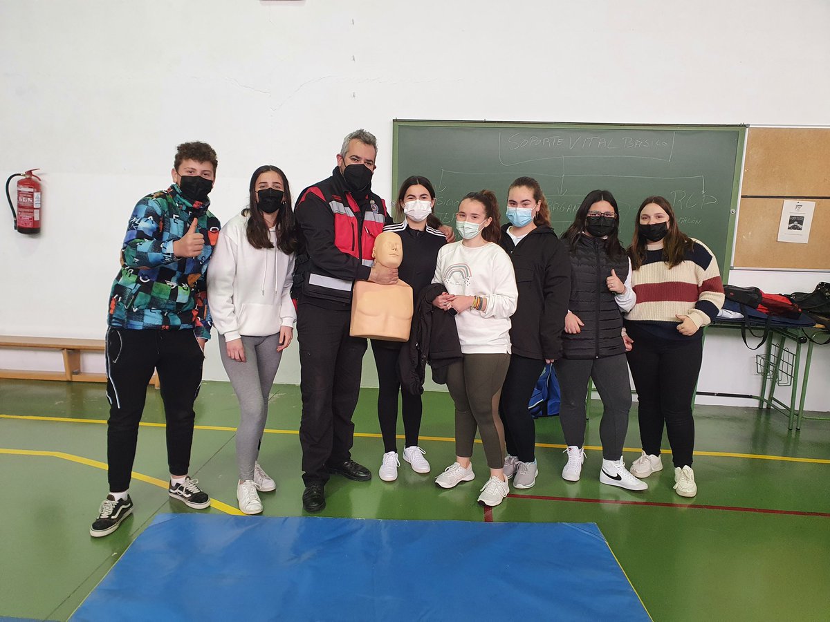 asoprotecor's tweet photo. Hoy estamos en I.E.S Cumbres Alta de la localidad de Nueva Carteya dando Primeros Auxilios a los alumnos/as con la Colaboración de los compañeros de Protección Civil de Nueva Carteya.
#autoprotección
#asoprotecor https://t.co/eirvraNxKn