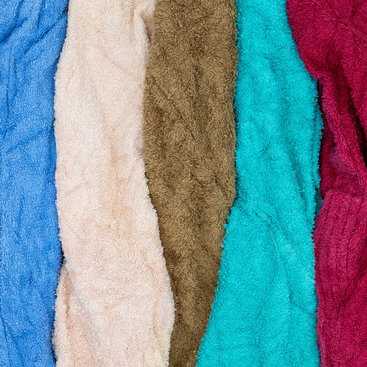 Texlimca's tweet photo. 📢 Entre nuestros trapos de recuperación procedentes del troceado de textiles usados, podrás encontrar todo tipo de materiales adecuados para diferentes usos de limpieza y sectores industriales.⁣⁣ Hagamos real la #circularidadtextil y seamos más texcológicos. ♻️⁣ https://t.co/m0iR0A5TcS