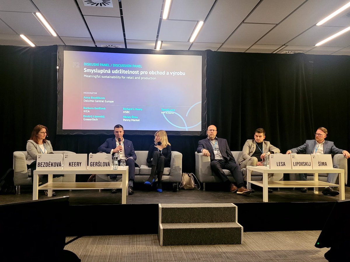 DeloitteCZ's tweet photo. Právě teď na @retailsummitcz panelová diskuze o udržitelnosti pro obchod a výrobu. Moderuje Anna Bezděkova, CFO Deloitte Central Europe👍🏻
#retailsummitcz  #sustainability https://t.co/2Q7H0iTSuE