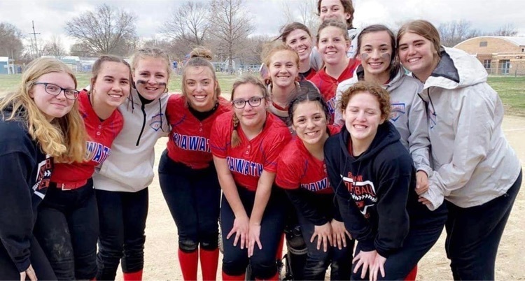 usd415's tweet photo. JV Softball, first game of the season, came out with a bang against Perry tonight 18-1! ❤️🥎 #buildingalegacy #redhawksoftball #HHSRedHawks #RedHawkReady #LadyRedHawkSB #HiawathaSB https://t.co/NDWOG3cFEL