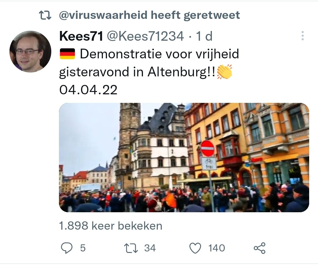 Olgeros's tweet photo. Een nieuwe all-time-low van Willem Engel en consorten:
Het retweeten van Kees71, een zeer extreem rechts haat account wat gericht is op pro Russische #propaganda, anti-overheid, en fake news verspreiding.
#Putinlove #hatersgonnahate https://t.co/PUDP4eKZUU