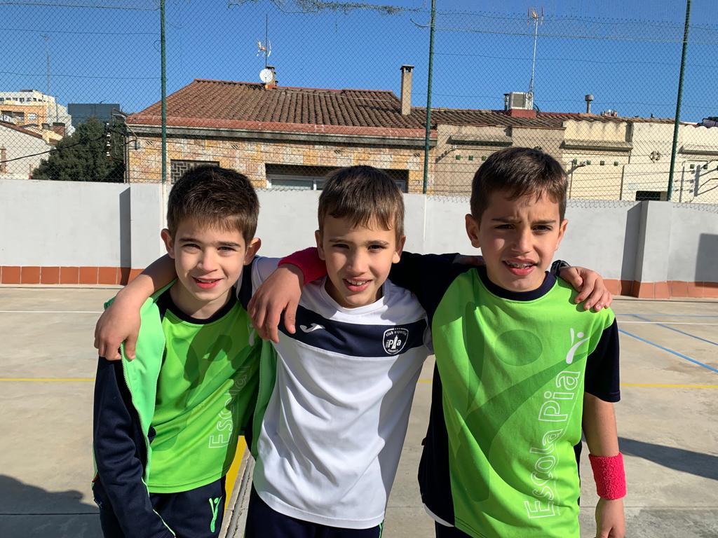 epiasabadell's tweet photo. Els nens i nenes de cicle mitjà hem celebrat la diada de l’esport.
Atletisme, bàsquet, jocs… han estat algunes de les activitats que hem anat practicant durant tot el dia.
#3RPRIPIASABADELL
#4TPRIPIASABADELL https://t.co/aFak2JO62s