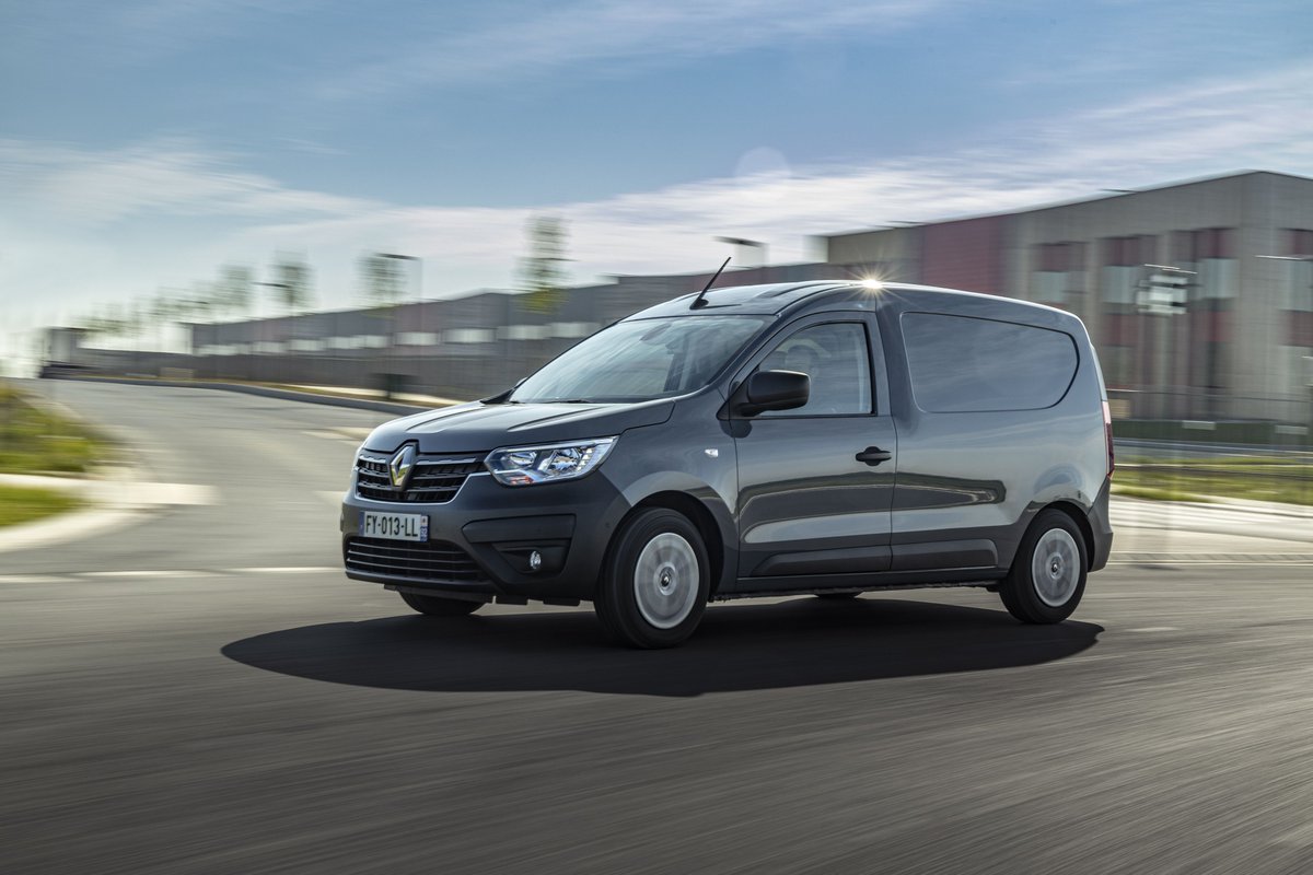 RenaultGroupDE's tweet photo. Bis zu 2⃣,3⃣6⃣ Meter Ladelänge: Dank #VarioTrennwand bietet der #Kompaktlieferwagen #RenaultEXPRESS in der Ausstattung Extra viel Platz und einfache Zulademöglichkeit für sperrige Fracht. https://t.co/SMoeC2TuJN https://t.co/OF3imVXho6