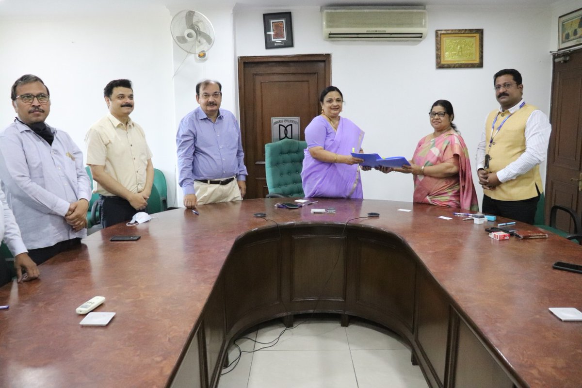 JNU_official_50's tweet photo. JNU signed an MoU with the International Centre for Free &amp; Open Source Software, Kerala. VC Prof. Santishree D. Pandit &amp; Rector Prof. Ajay Dubey met ICFOSS team, granted recognition to its PhD program, collaborated for research &amp; capacity building on FOSS initiatives. https://t.co/gBczePYiG0