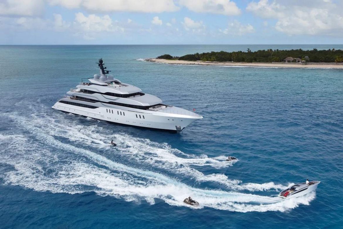 Spanish police, aided by agents from the FBI and U.S. Homeland Security Investigations, boarded and seized a yacht owned by sanctioned Russian billionaire Viktor Vekselberg in Palma de Mallorca.
#megayacht #fbi #Russia