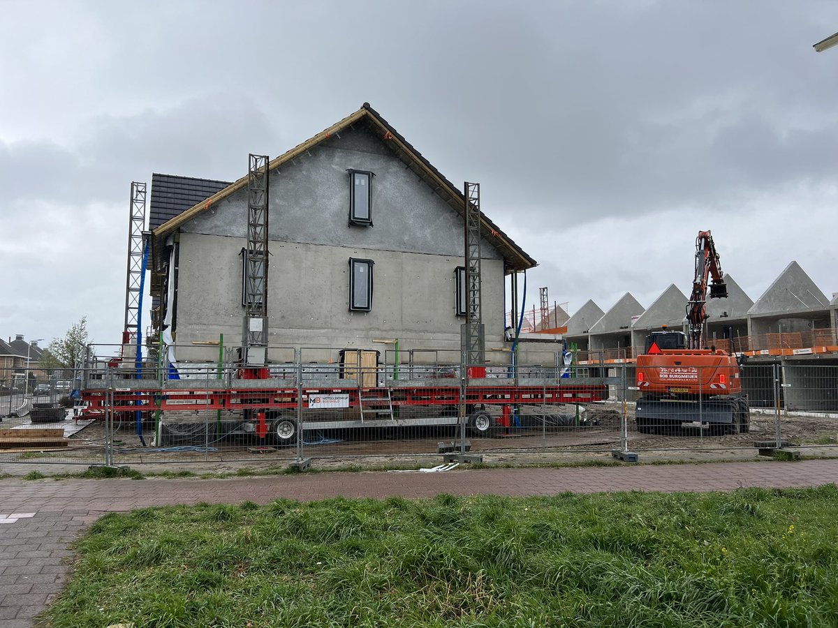 MarioBoesveld's tweet photo. Gestart plan ‘t Zuyd te Alphen aan den Rijn, voor thunnissen BV.
Hier verzorgen wij het metsel-isolatie en steigerwerk. https://t.co/2pdHTyADJf
