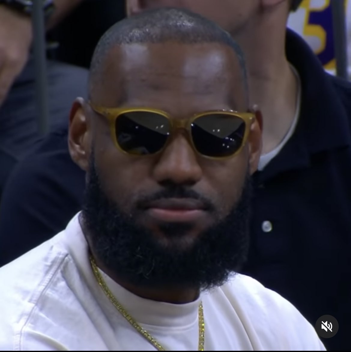Hpenn111's tweet photo. Me rn @Lakers https://t.co/ge7T4OTaTw