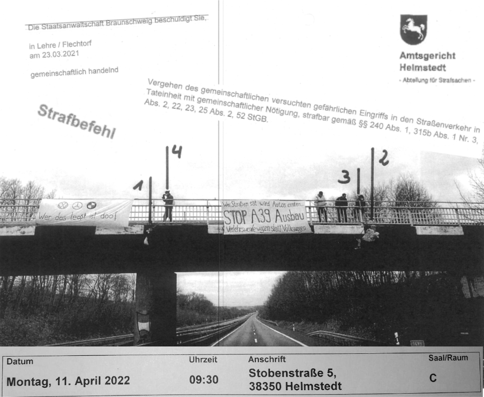 Hauptverhandlung am Amtsgericht Helmstedt wegen Abseilaktion über der A39.
11.04.2022 um 9:30 in Saal C
Kommt gerne vorbei und seid laut!
...
Am Tag vorher (10.02.) findet um 12:00 in Braunschweig auch über der A39 eine angemeldete Abseilaktion statt. Raddemo dahin ab Kohlmarkt.