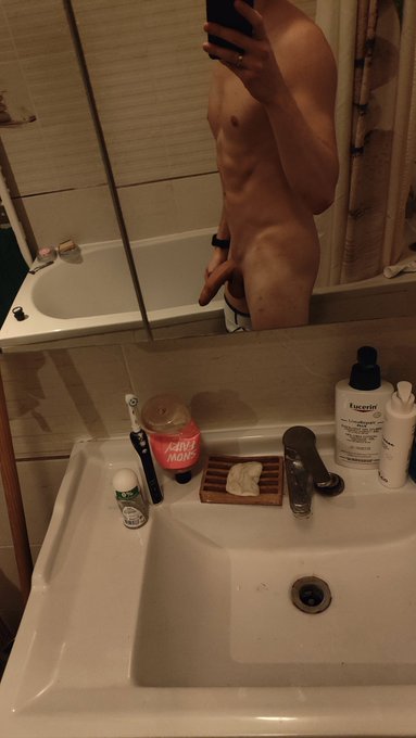 Petite photo de #maqueue apr&egrave;s le sport...  Qui vient me masser pour me d&eacute;tendre ? @maqueuecom @BelgianCocks<a href="/tag/maqueue"class="tags">#maqueue</a>