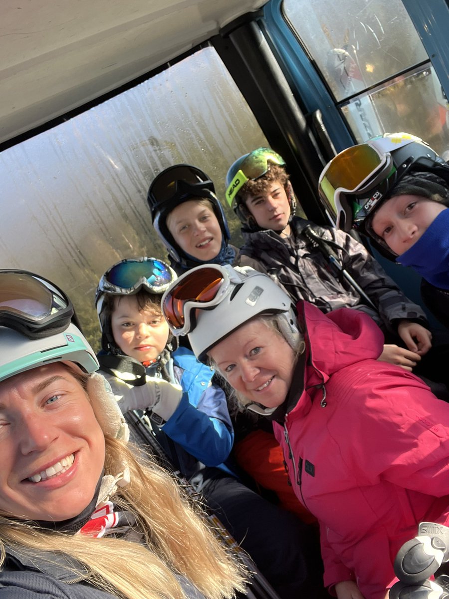 On the way up to the top for another glorious days skiing! 🏔