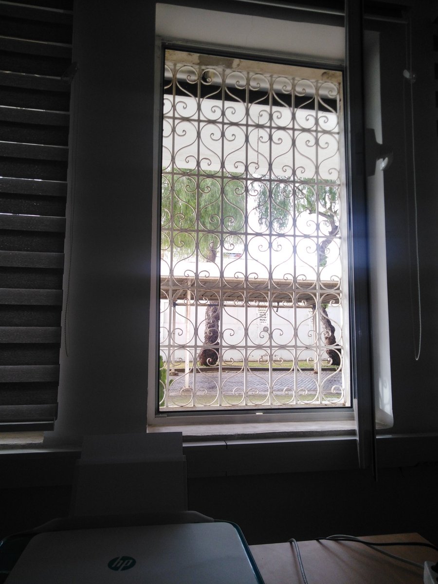 Anita_Hugging's tweet photo. Caged. Other 7 hours.
#fml #fnord #greyface #fuckthesystem #EatTheRich https://t.co/J9AzKZd5BA