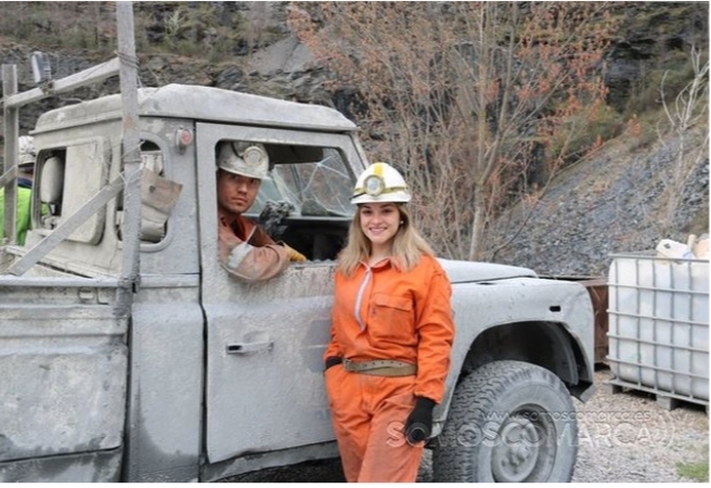 women_spain's tweet photo. Compartimos con vosotros la entrevista realizada desde @somos_comarca a Lourdes García.
Apasionada de la minería, y titulada en "Excavación subterránea con explosivos” en @fundacionsantabarbara, ha realizado sus prácticas en la mina de "A Fraguiña”.

https://t.co/bX1WKRozZt https://t.co/lq1OVoxn7r