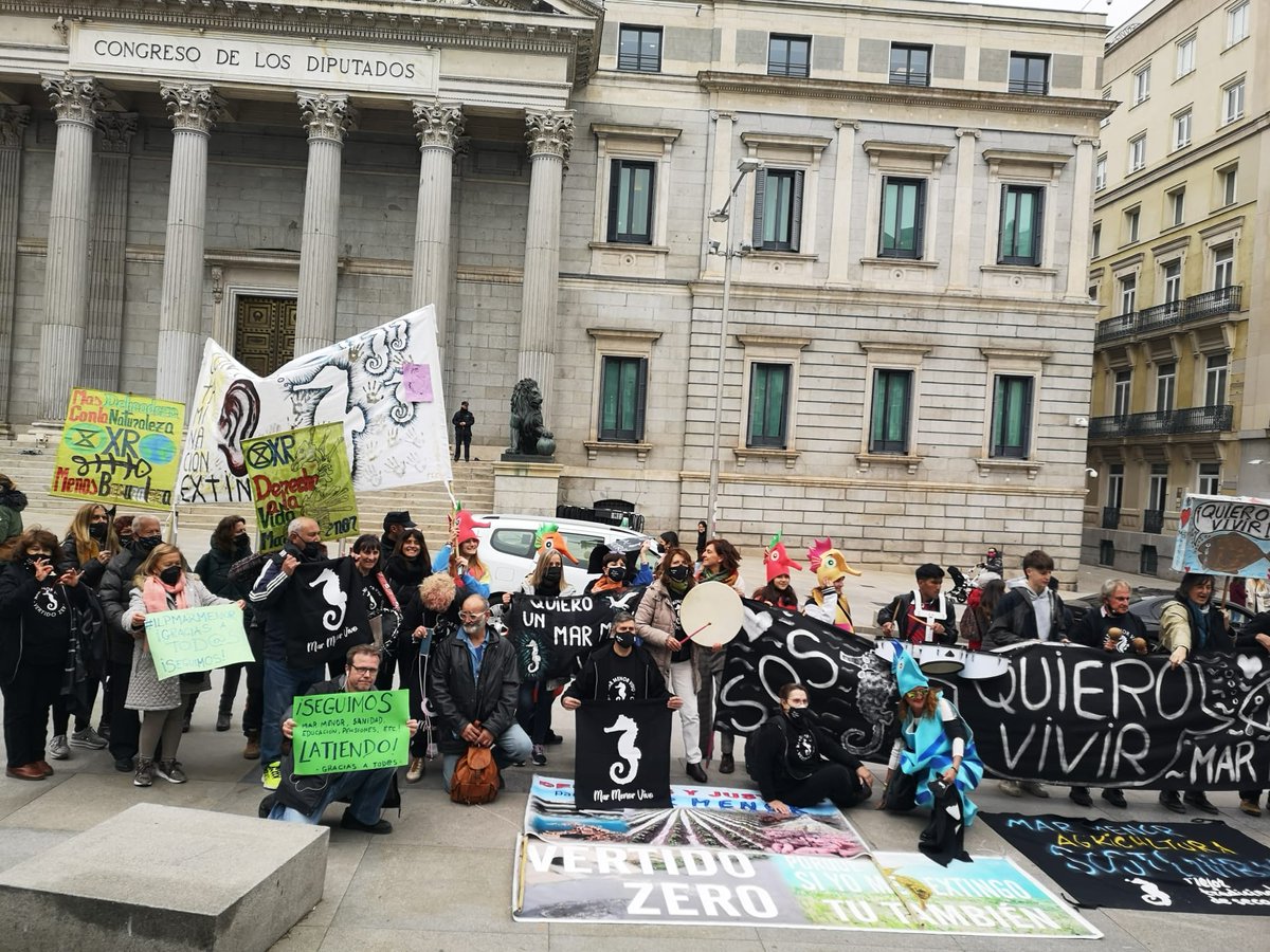 EcoenAccionRM's tweet photo. ¡GRAN NOTICIA!
Todo un logro, fruto del empeño y trabajo del grupo promotor @ilp_marmenor y de toda una legión de personas voluntarias, que consiguieron recoger más de 600.000 firmas en las peores condiciones.
A tod@s: ¡Enhorabuena!
Y gracias a l@s diputad@s que firmaron a favor https://t.co/ReYxm1tEbK