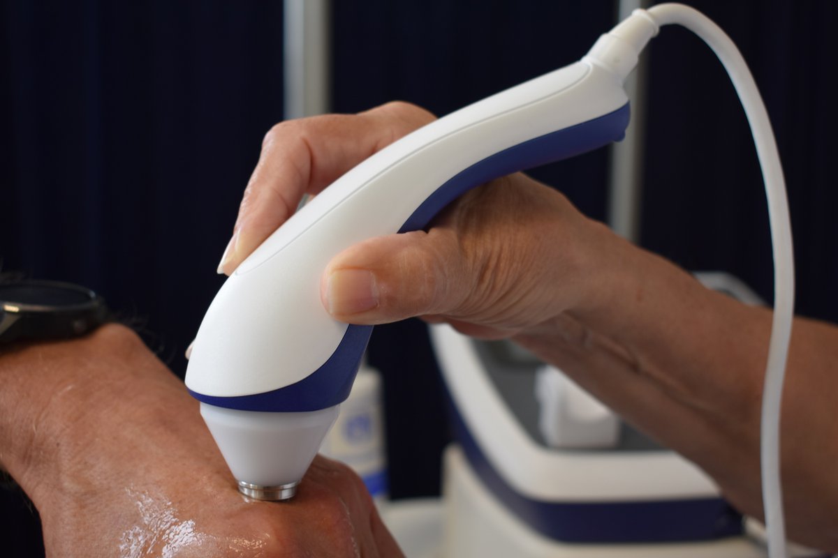 EMSPhysioLtdUK's tweet image. Primo Combination 860 Therapy Unit 
(#ultrasound and #interferential NMES)

A more #covidsecure way to treat patients
Small treatment head used to treat joint in hands - a great add-on

emsphysio.co.uk/product/primo-… #combinationtherapy #electrotherapy #emsphysio  #nmes #electrode #gel