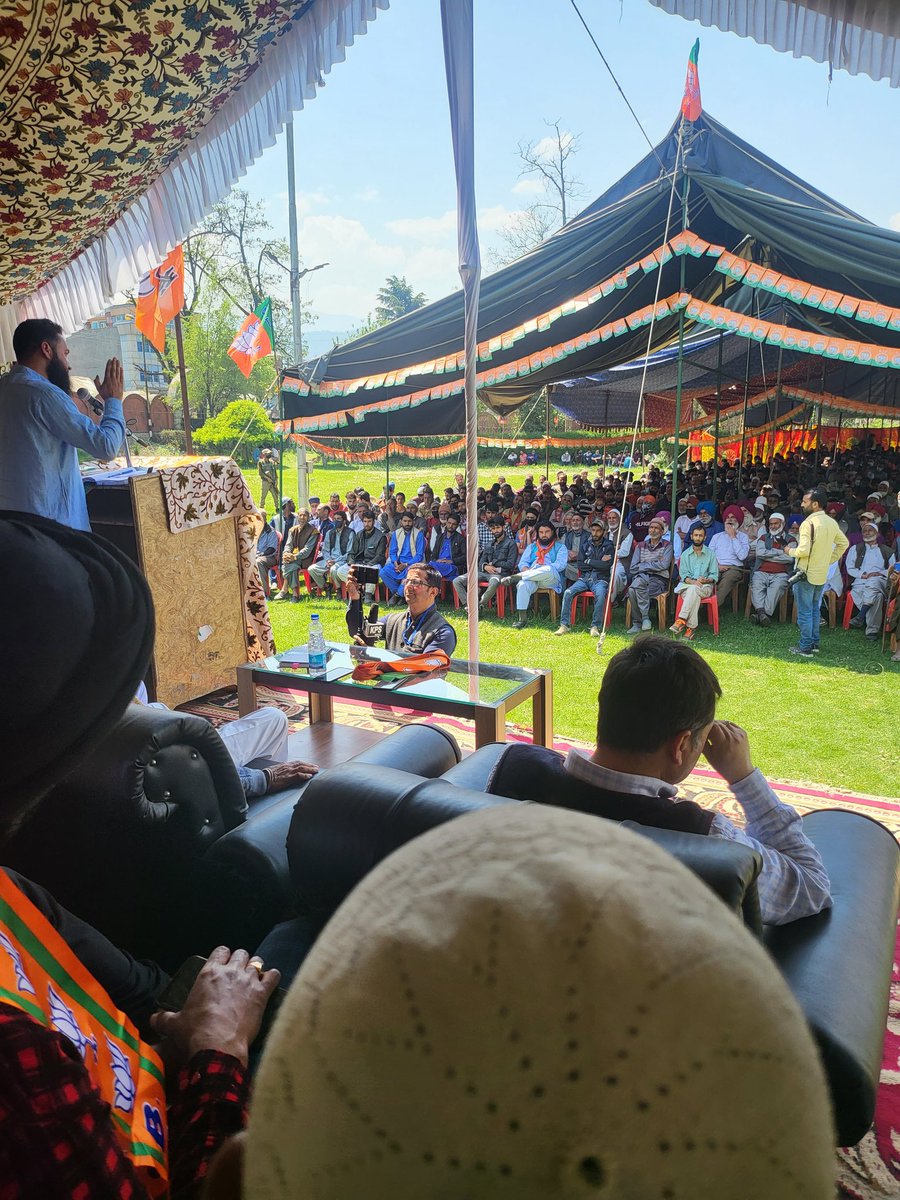 Mudasir4Wani's tweet photo. Party foundation Day at Baramulla lotus blooms in valley
#FreeNc #Freepdp #FreePc let's support BJP4JNK
@AmitShah @JPNadda @ImRavinderRaina @AshokKoul59 @ashishsood_bjp @BJP4JnK https://t.co/raw77KnVMc