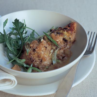 DeliaOnline's tweet photo. #recipeoftheday.  Chicken Breasts with Stem Ginger Sauce https://t.co/IPhJQ0Xsdj #quickandeasyrecipes #stemginger #chickenrecipes https://t.co/CEOL3XR8K5