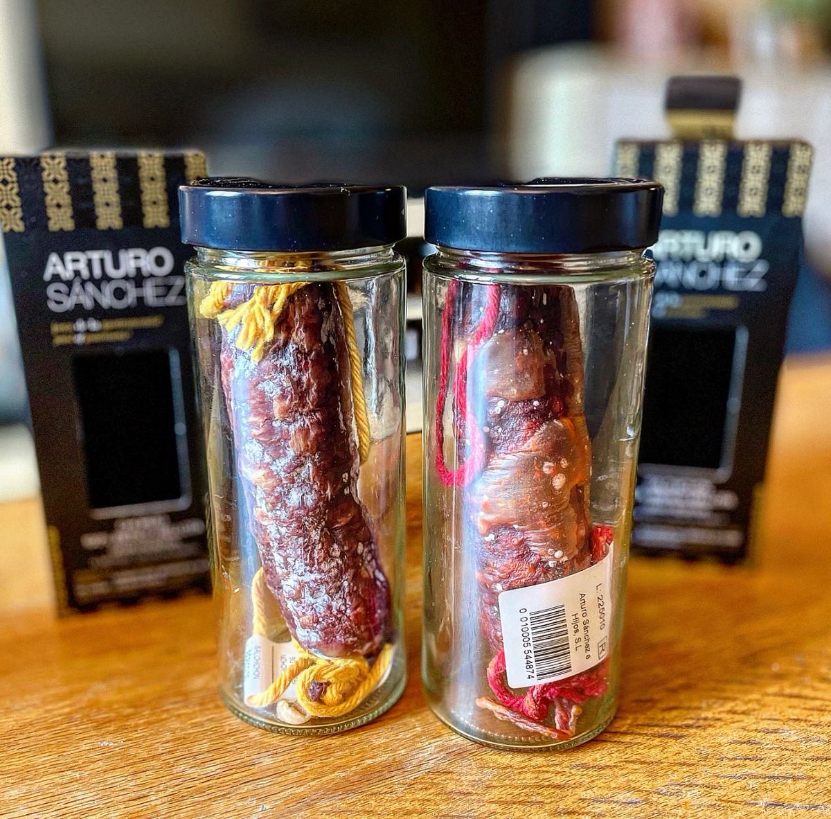 Alberto Granados (@albgranados) on Twitter photo Llegar a casa y encontrarte con este nuevo producto de <a href="/JamonArturo/">Jamón Arturo Sánchez</a> que han lanzado al mercado una nueva línea de embutidos en tarro de cristal y envasados al vacío, que conservan intacto todo su aroma y sabor. Chorizo y Salchichón ibéricos de Bellota
¡Un lujazo!
#food #foodies Llegar a casa y encontrarte con este nuevo producto de <a href="/JamonArturo/">Jamón Arturo Sánchez</a> que han lanzado al mercado una nueva línea de embutidos en tarro de cristal y envasados al vacío, que conservan intacto todo su aroma y sabor. Chorizo y Salchichón ibéricos de Bellota
¡Un lujazo!
#food #foodies