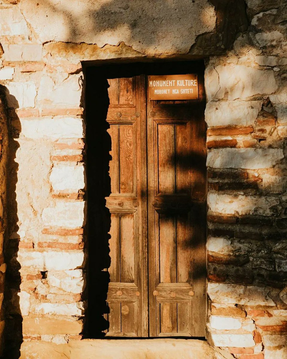 Visit_Berat's tweet photo. Albania is full of historical, cultural treasures. However, sometimes you have to look twice to find them.⁠ Treasures of #Berat #Albania 
⁠By @edelweiss.on.the.road https://t.co/K7Hy8PRSpG