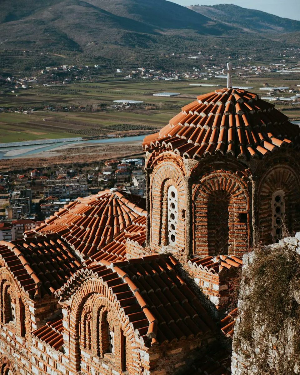 Visit_Berat's tweet photo. Albania is full of historical, cultural treasures. However, sometimes you have to look twice to find them.⁠ Treasures of #Berat #Albania 
⁠By @edelweiss.on.the.road https://t.co/K7Hy8PRSpG