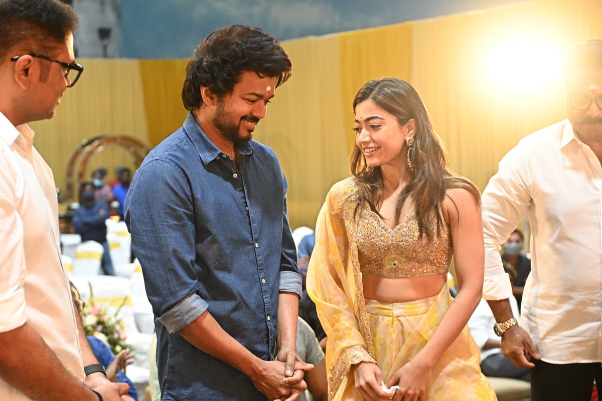 WhistleTVK_'s tweet photo. #Thalapathy66 Pooja stills!! #Thalapathy #Rashmika https://t.co/d3IGyGFS40