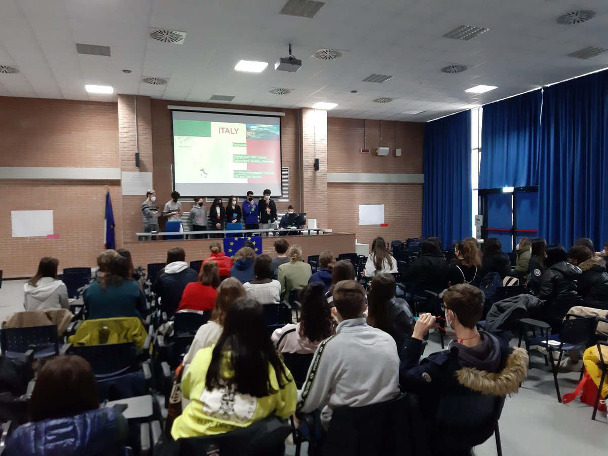 Cnr_Isof's tweet photo. European week in Bologna @liceo copernico, 4-8 april. Teams from Geel (BE), Budapest (HU) and Italy started common activities...finally all in presence!!!#eitrawmaterials #rmacademy #rawmaterials #education #rmatschools  #cnr researchers https://t.co/NV7H4rUlSA
