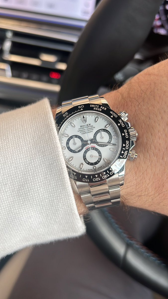 nicoleonardvdh's tweet photo. Haven’t worn my Ceramic Daytona in ages! Fucking fall in love with it, AGAIN! https://t.co/VgFxJV742B