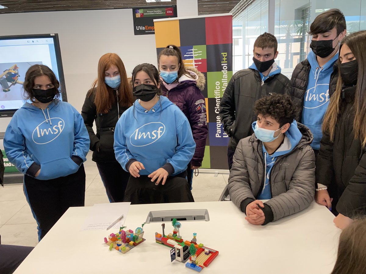 lmsfva's tweet photo. Nuestro alumnado de 3º y 4º #ESO termina el trimestre con el Taller de Competencias #TeamBuilding, organizado por la #EscueladeEmprendedores del @PC_UVa, con el objetivo de fomentar el #EspírituEmprendedor utilizando la innovadora técnica de #LegoSeriusPlay
#UVAEmprende #PlanTCUE https://t.co/f2RUbF6Ce9