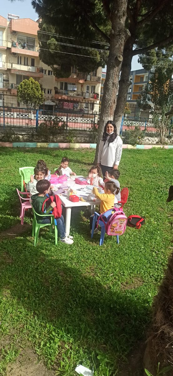 BagarasA's tweet photo. Hava güzel olunca , etkinlikler dışarda yapılır adlı çalışmamız🥰🌟🌟💓💙 @sokemem https://t.co/mcXvn20KyA