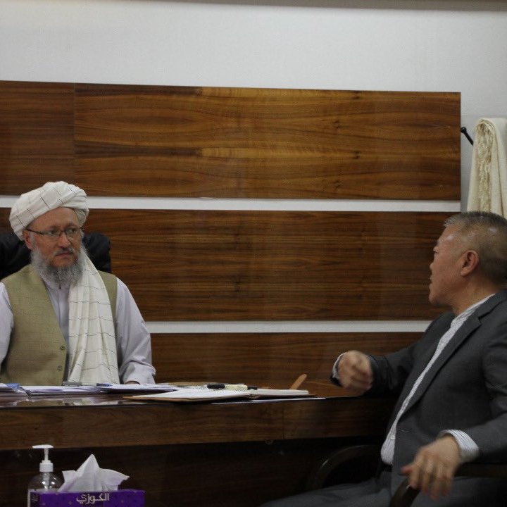 rtaworld's tweet photo. Deputy Prime Minister, met with Hen Ryuman, President of #China International Corporation, &amp; his accompanying delegation to discuss investment in AFG.
During meeting, Hen Ryuman expressed confidence in security situation in AFG &amp; expressed interest in resuming investment in AFG. https://t.co/H1O48paMbJ