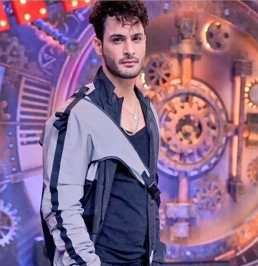 KnightFallout's tweet photo. Who's your fav BB15 contestant?
Like for  Rashmi
Retweet for Umar
WE LOVE UMAR RIAZ 

WE LOVE RASHAMI DESAI https://t.co/98KTcHcZog