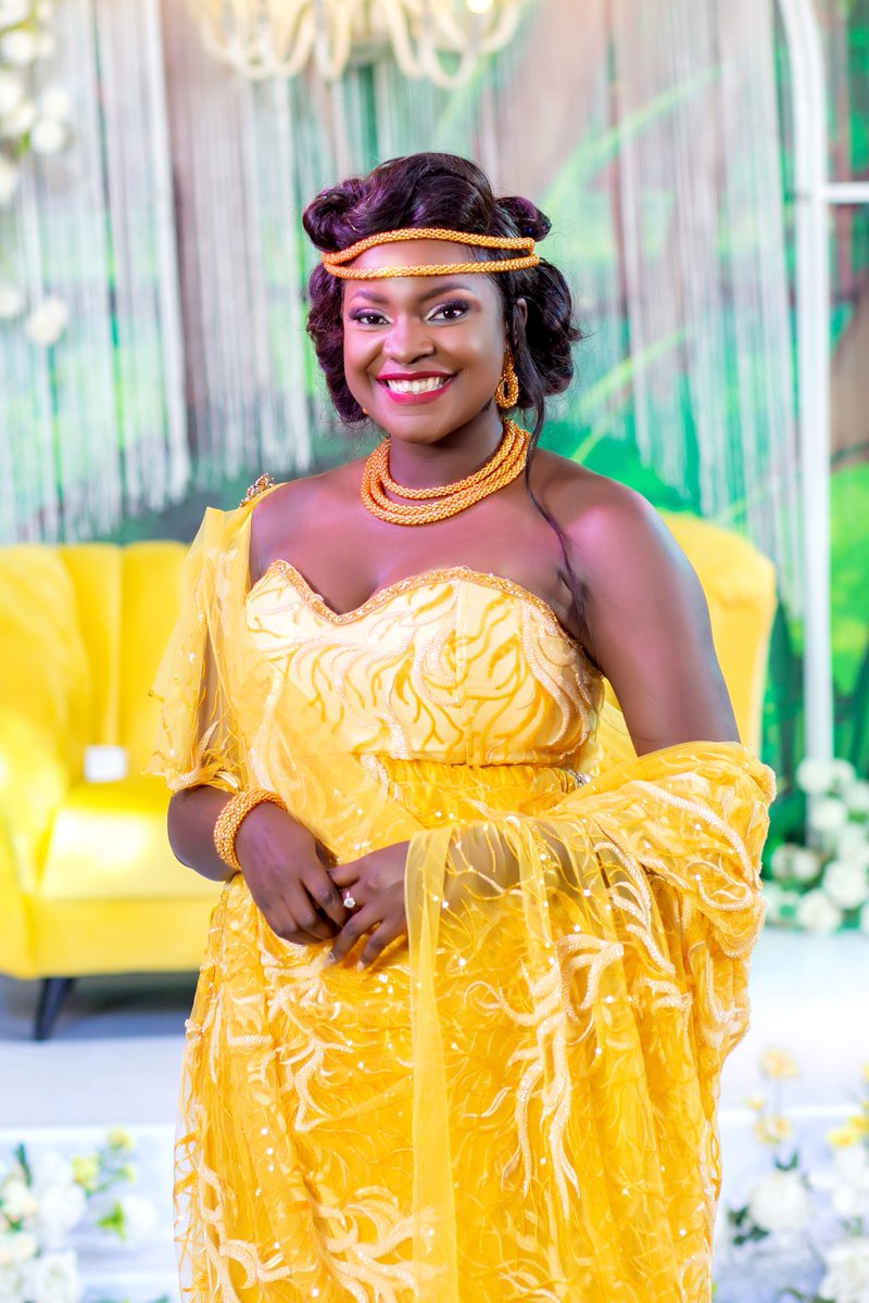 MikoloUg's tweet photo. Priceless bridal moments😍🥰🥰
📸 #BarashaEvents
💄 #Lashglo https://t.co/gl79eQsBxE