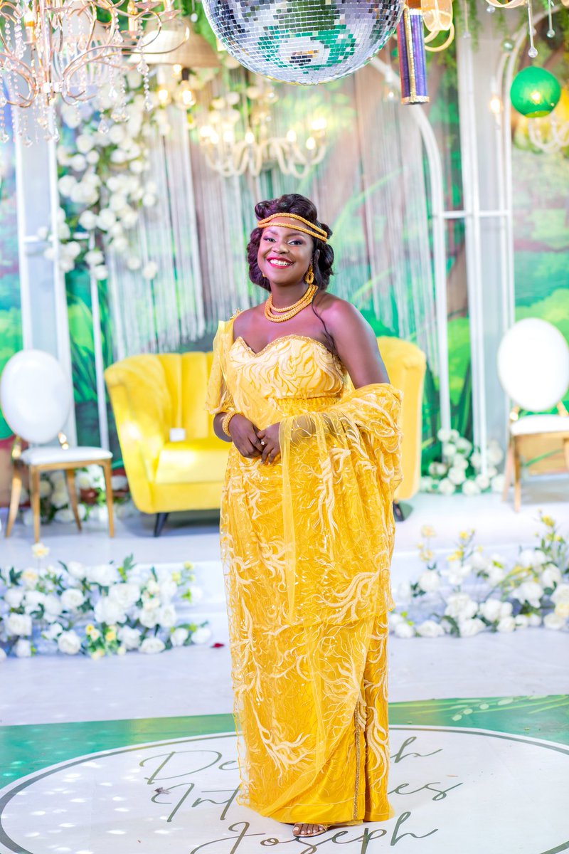 MikoloUg's tweet photo. Priceless bridal moments😍🥰🥰
📸 #BarashaEvents
💄 #Lashglo https://t.co/gl79eQsBxE