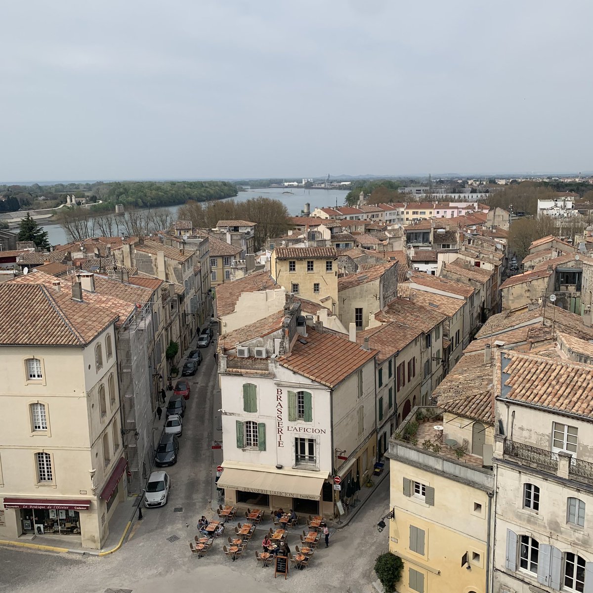 crazyboy_91's tweet photo. #프랑스 #france #6
#아를 #arles #원형경기장 에 들렀다 
드디어 내부 입장 ㅋ 예상치못한 규모와 
위에서 본 아를 전경이 아름다워서 놀랐다 
내려와서 #반고흐 의 흔적을 따라다녔다 
#예술의도시 아를! 굉장히 만족스러웠다 https://t.co/IE7ei96kqp