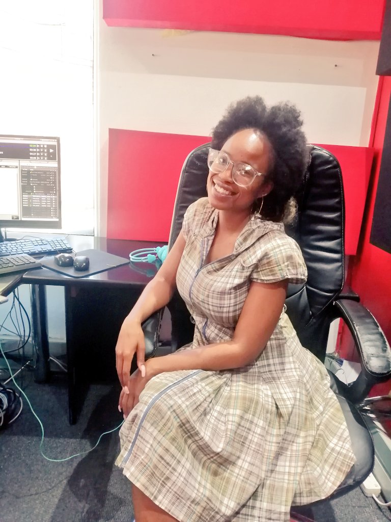 yaronafm's tweet photo. @OfficialZuziwe is holding it down for @Lerimodiega on #YBrunch 📻🎶🎧 O na le mathata a botshelo? Sapelo is hear to help. 🙏🏾Re santse re le hoo @regalozawadibw has a HOT mix on #YMix🔥🔥🔥

📲Whatsapp: +267 3911066
📲SMS : 16106
☎️Studio Line: +267 3911066
🖥 DStv Channel 917 https://t.co/kA9rmaLazs