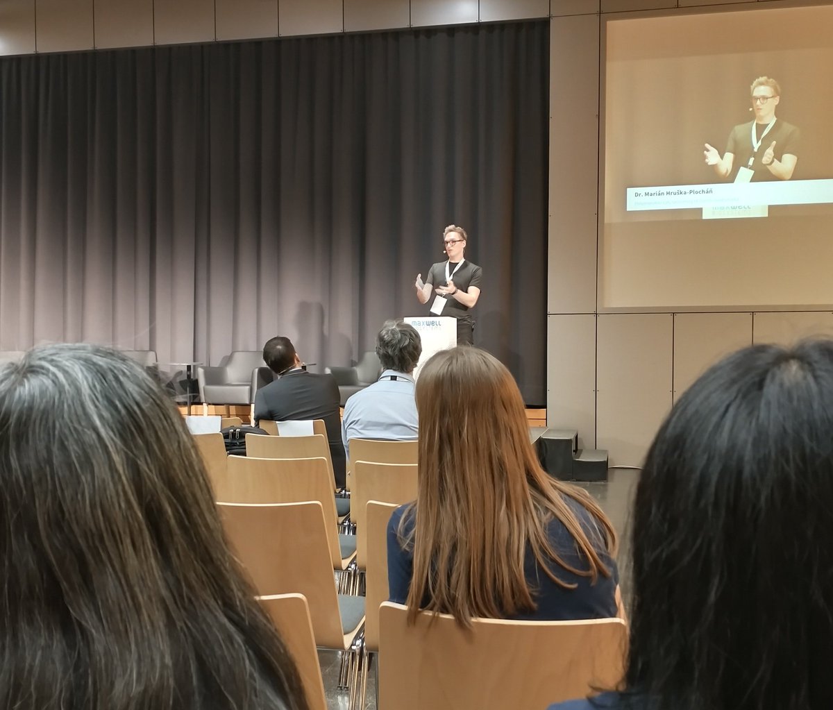 janm101's tweet photo. 2nd In-Vitro 2D & 3D Neuronal Network Summit and MaxWell User Meet 2022 just started with an exciting talk by @m_hruskaplochan about using human neural networks to study ALS with #HDMEAs!
@mxwbio @invitroephys #MEA https://t.co/8EPJLzK2eB