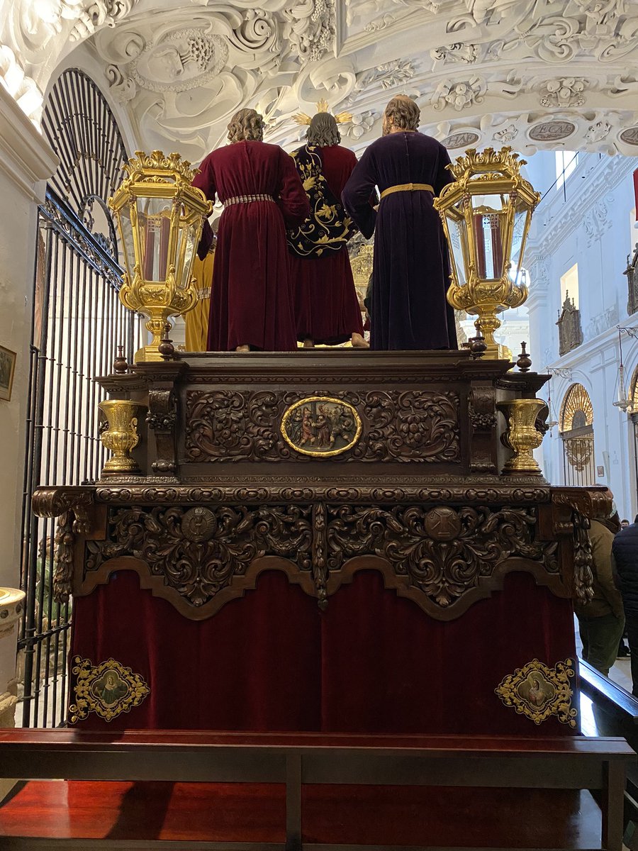 SevillaSemSanta's tweet photo. El Señor de la Cena ya se encuentra en su paso. https://t.co/HrZhtB8sL3