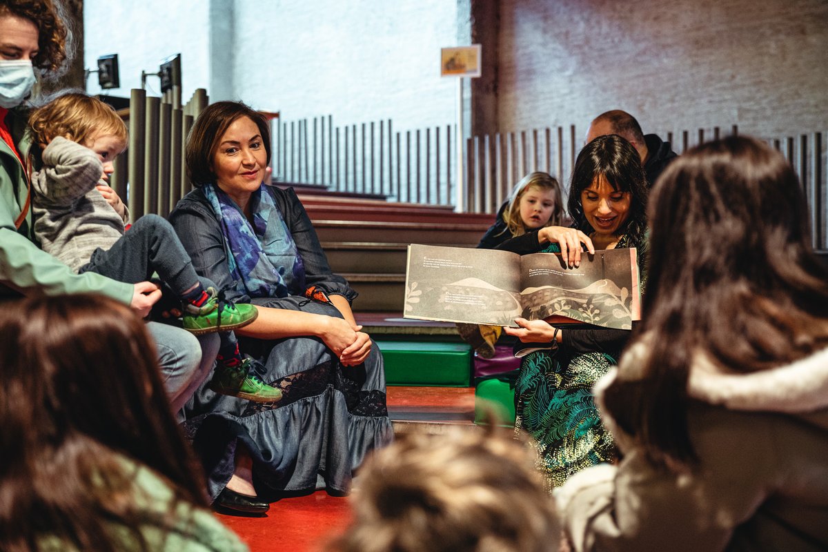 De 51ste editie van Jeugdboekenmaand zit er alweer op, maar wat zijn we dankbaar dat we het boekenfeest weer in levenden lijve hebben kunnen vieren. Tijd voor een terugblik: iedereenleest.be/over-lezen/de-…