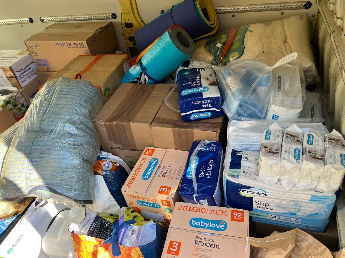 Nachbarschaftliche #Hilfe für #Ukraine : Nach der finanziellen Spende, sammelten wir in Obertshausen Hilfsgüter (Lebensmittel, Kinder- und Hygieneartikel, medizinisches Material usw.), die nun mithilfe des Initiators der Hilfsaktion Dr. Vancura erfolgreich angekommen sind.