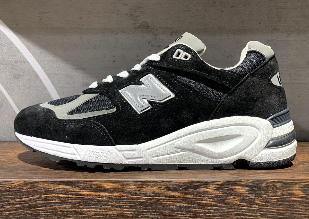 NB_KYOTO's tweet photo. < #NB再入荷>
「 M990」
COLOR：GY2/BL2
WIDTH/SIZE:D/25.0-29.0cm
PRICE:31,900(税込)
本日4月8日（金）より販売開始❣️
※こちらの商品の取り置きは不可とさせていただきます。
※お一人様1足までの購入制限とさせていただきます。
#NB
#京都
#藤井大丸
#ニューバランス
#M990 https://t.co/EBYJUDbl8H