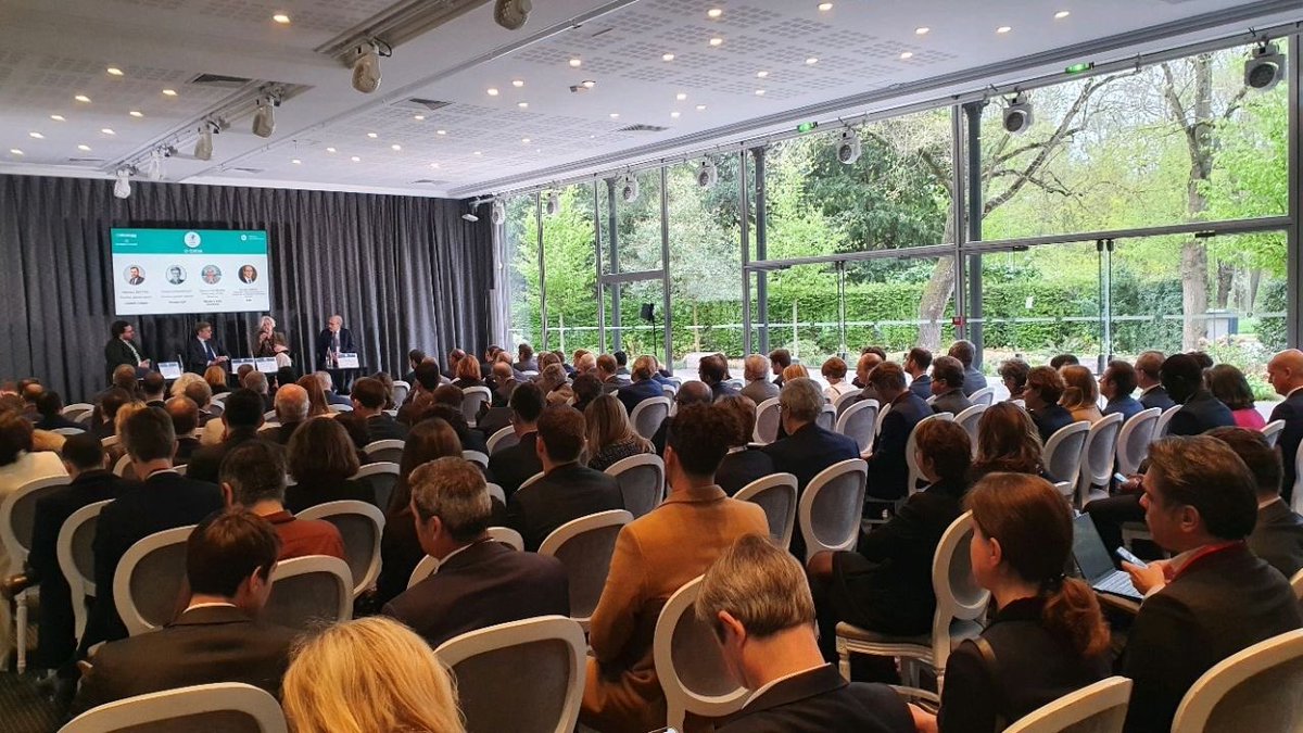 Let’s talk about risk management with #SabineLochmann - Head of ESG measures - Moody’s ESG Solutions #SommetDesLeadersDeLaFinance au Pavillon d’Armenonville - Paris 75016 
Plénière d’ouverture
#GroupeADP #LeadersLeague #Moodys #EDF