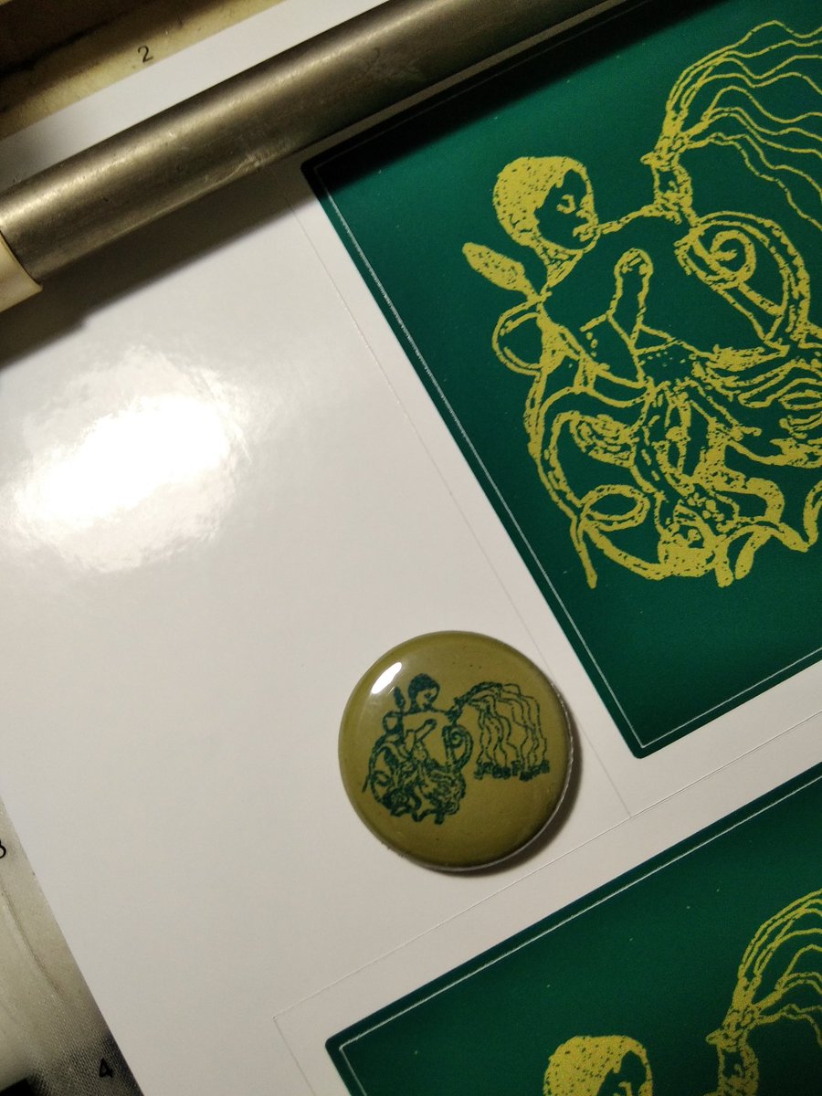 aie786's tweet photo. D.i.y or Die.

Band : Jose Phine
Button 25mm
Sticker mirrorcoat, Kiss &amp; Cut.

Tq brother.. You know who you are. https://t.co/PAHeE7ZebP