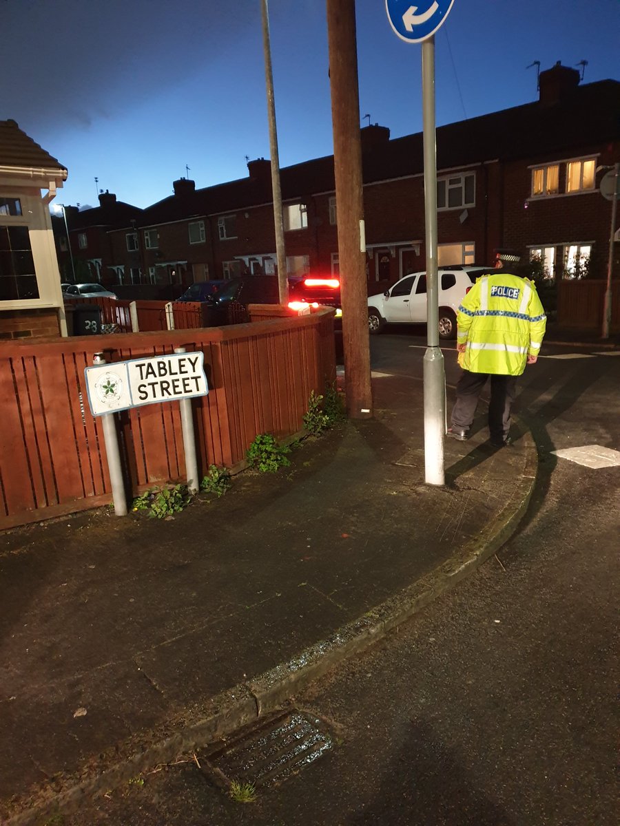 GMPSalford's tweet photo. #OpValiant | Our officers have been patrolling to prevent robberies in the area and keep you safe
โข Keep your mobile phone and valuables out of sight. https://t.co/2arIOS0Ry4